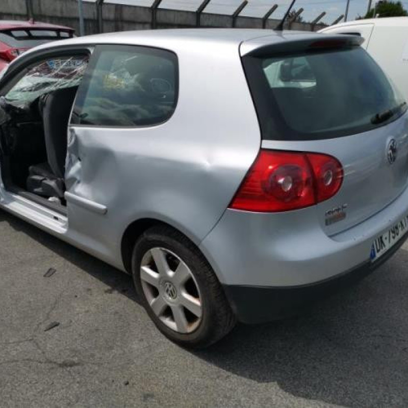 Feu arriere secondaire droit (feux) VOLKSWAGEN GOLF 5 Photo n°7