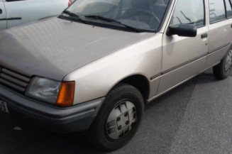 Calandre PEUGEOT 205