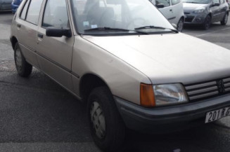 Calandre PEUGEOT 205