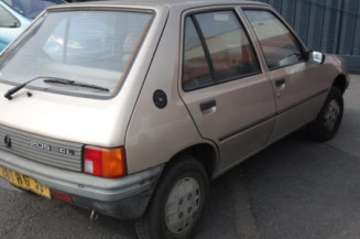 Calandre PEUGEOT 205