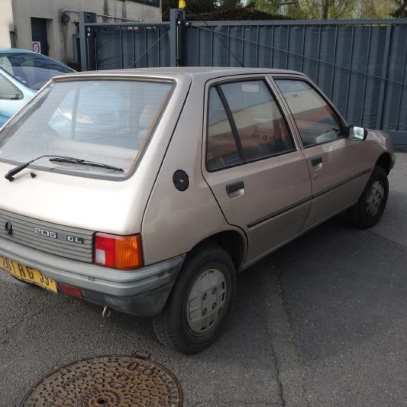 Calandre PEUGEOT 205 Photo n°4