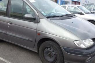 Calandre RENAULT SCENIC 1