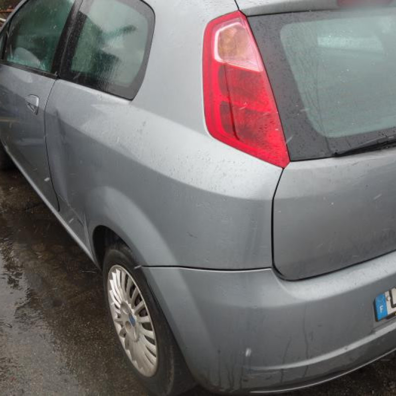 Custode arriere gauche FIAT GRANDE PUNTO Photo n°1