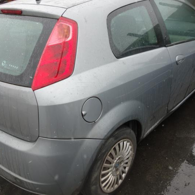 Custode arriere gauche FIAT GRANDE PUNTO Photo n°2