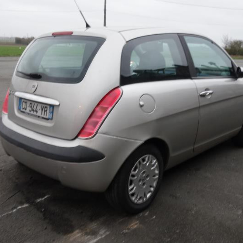 Attache ceinture avant gauche LANCIA YPSILON 4 Photo n°6