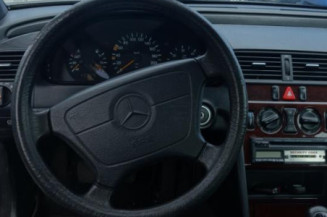 Aile avant droit MERCEDES CLASSE C 202