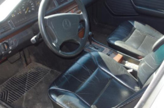 Optique avant secondaire gauche (feux)(clignotant) MERCEDES 300 W124