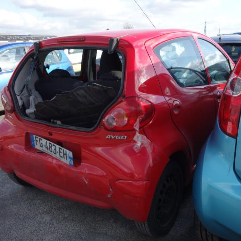 Attache ceinture avant gauche TOYOTA AYGO 1 Photo n°6