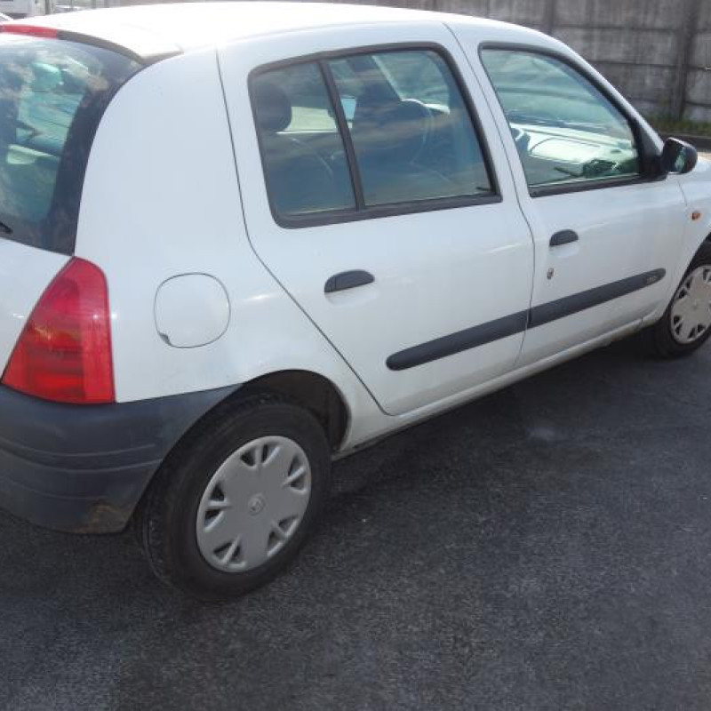 Pare choc arriere RENAULT CLIO 2 Photo n°5