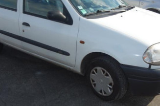 Pare choc arriere RENAULT CLIO 2