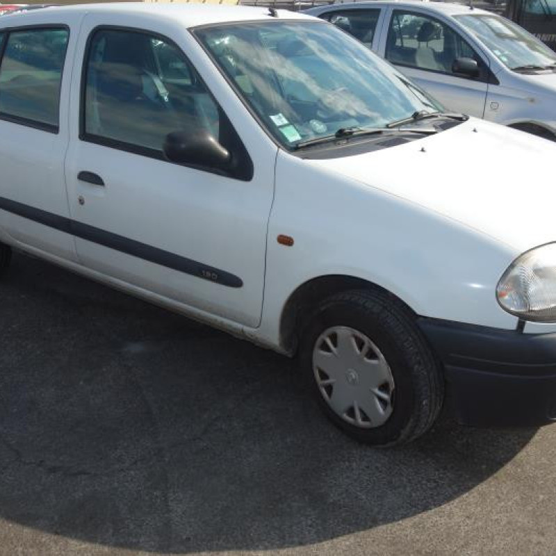 Pare choc arriere RENAULT CLIO 2 Photo n°6