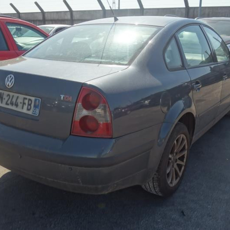 Pare choc arriere VOLKSWAGEN PASSAT 4 Photo n°6