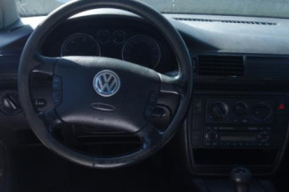 Pare choc arriere VOLKSWAGEN PASSAT 4