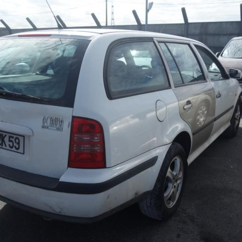 Custode arriere gauche SKODA OCTAVIA 1 Photo n°3