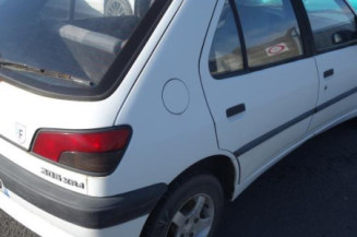 Vitre arriere gauche PEUGEOT 306