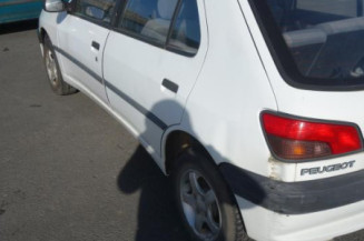 Vitre arriere gauche PEUGEOT 306