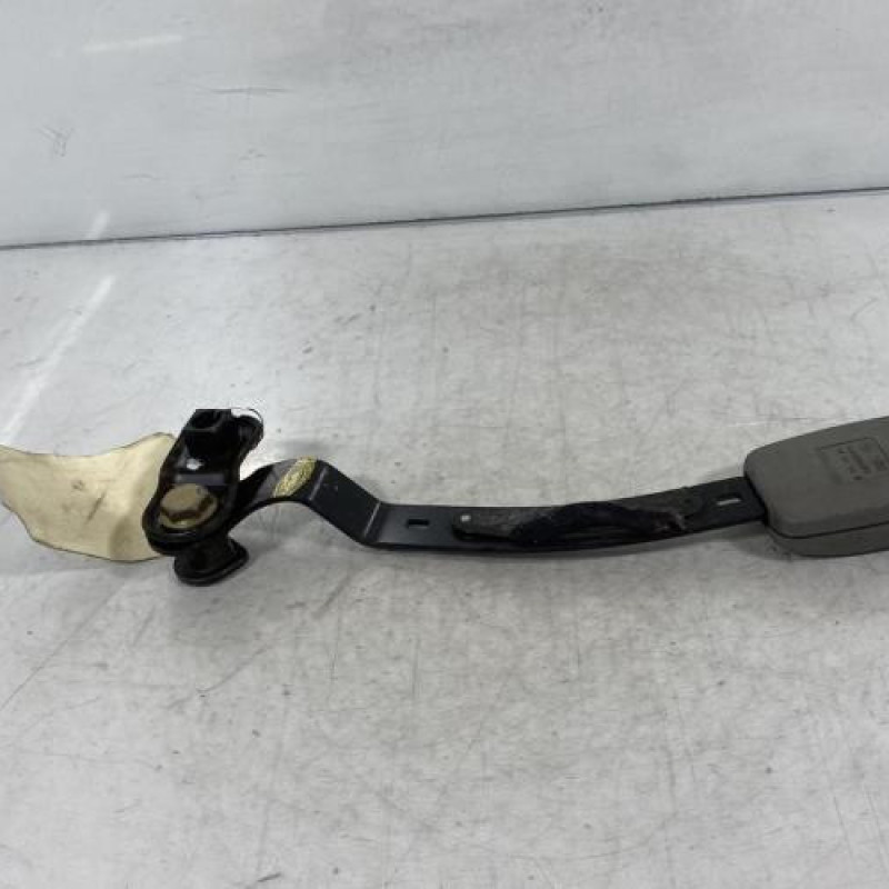 Attache ceinture avant gauche VOLKSWAGEN GOLF 4 Photo n°3