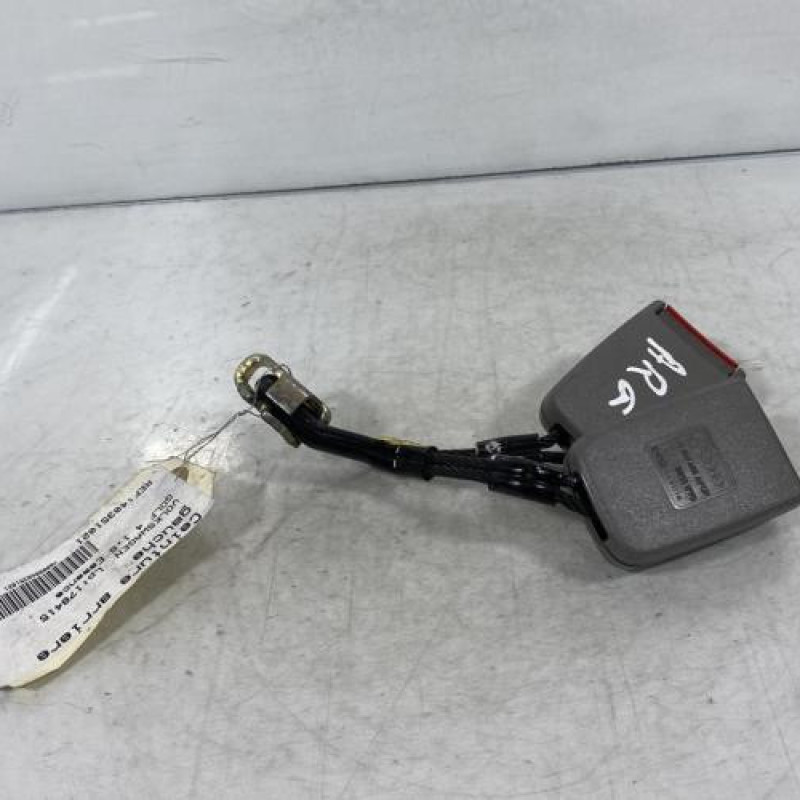 Attache ceinture arriere centrale VOLKSWAGEN GOLF 4 Photo n°3