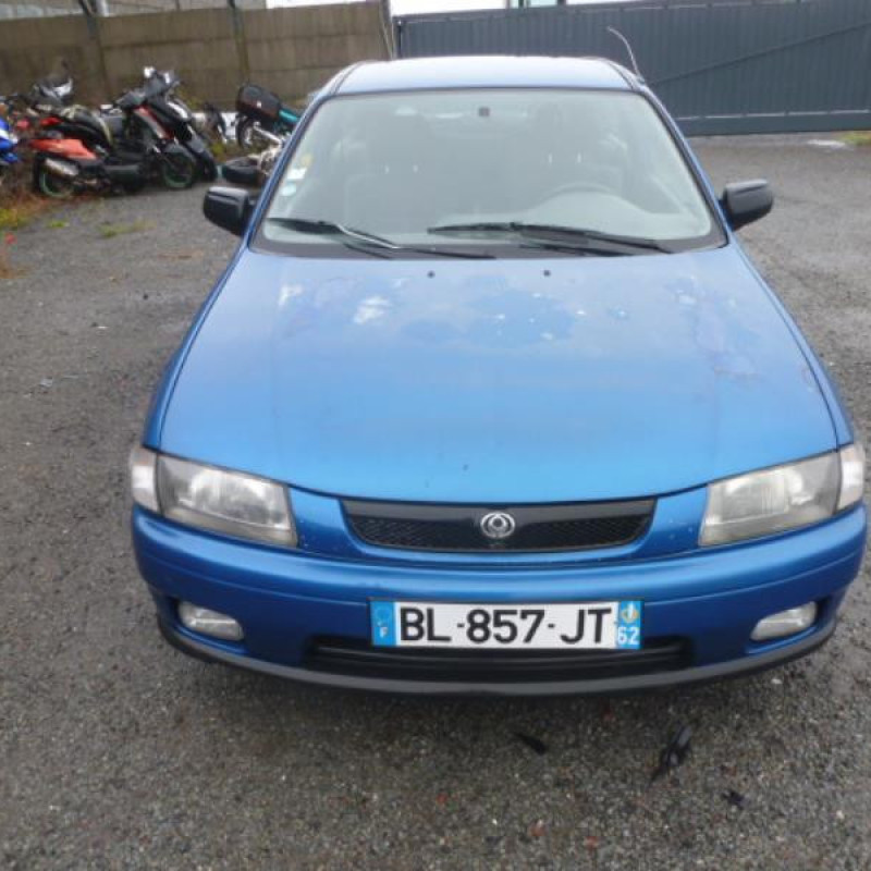 Aile avant droit MAZDA 323 6 Photo n°3