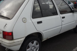 Vitre arriere droit PEUGEOT 205