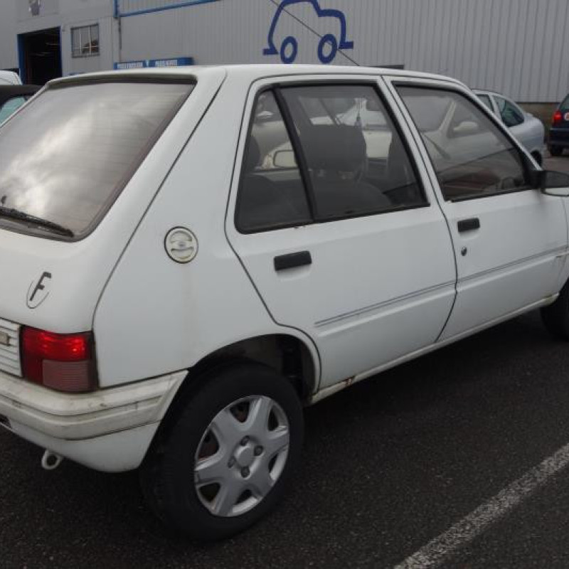 Vitre arriere droit PEUGEOT 205 Photo n°3