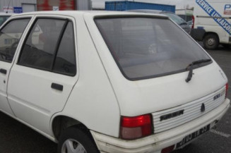 Vitre arriere droit PEUGEOT 205