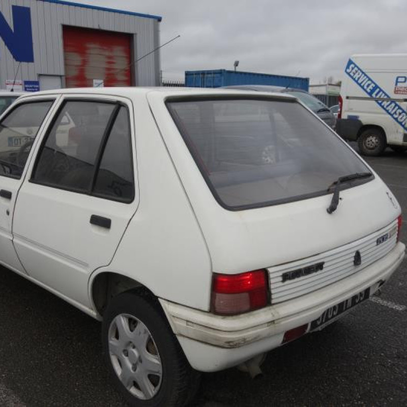 Vitre arriere droit PEUGEOT 205 Photo n°4