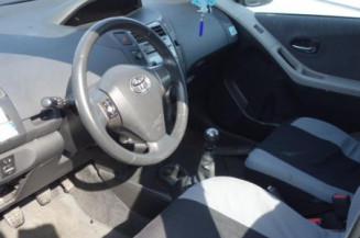 Fermeture de capot TOYOTA YARIS 2