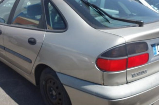 Pare choc arriere RENAULT LAGUNA 1