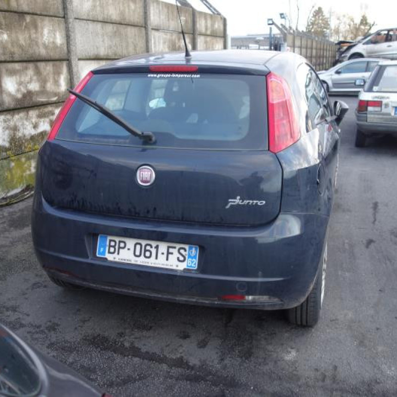 Custode arriere gauche FIAT GRANDE PUNTO Photo n°1