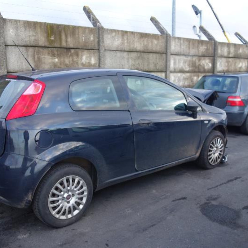 Custode arriere gauche FIAT GRANDE PUNTO Photo n°2