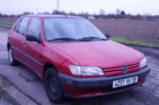 Pare choc arriere PEUGEOT 306