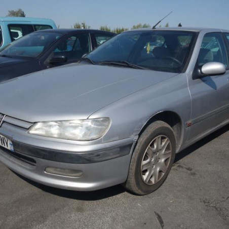 Vitre arriere droit PEUGEOT 406 Photo n°1