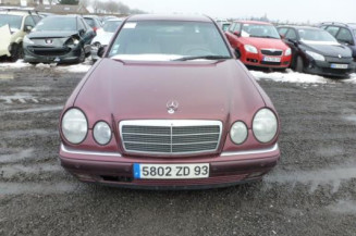 Anti brouillard gauche (feux) MERCEDES CLASSE E 210