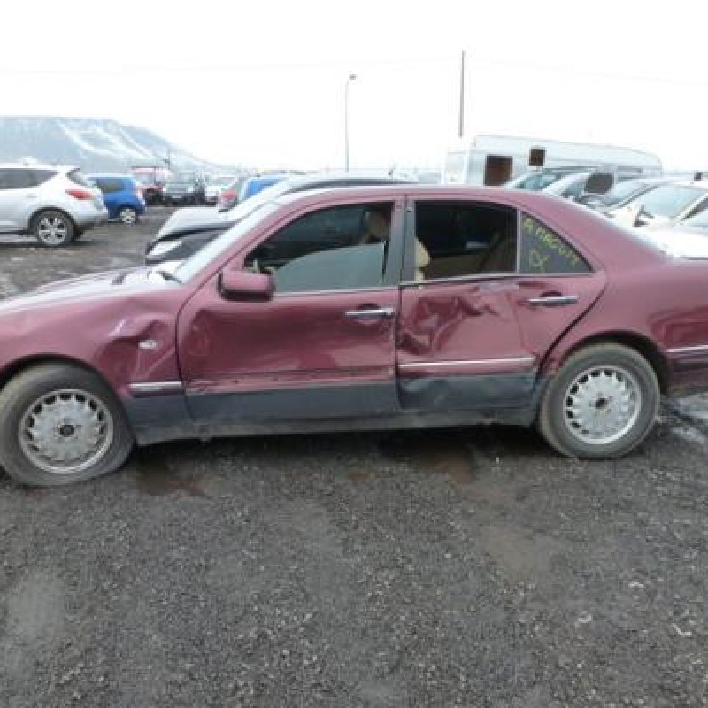 Anti brouillard gauche (feux) MERCEDES CLASSE E 210 Photo n°8