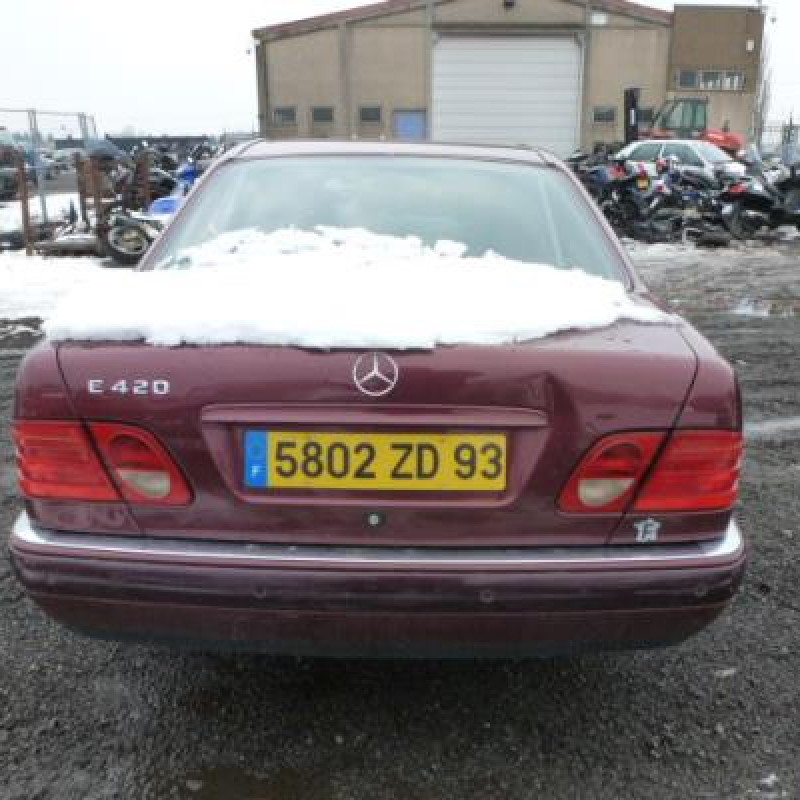 Calandre MERCEDES CLASSE E 210 Photo n°5