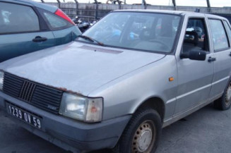 Vitre avant droit FIAT UNO Photo n°1