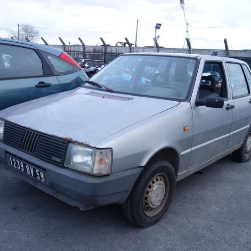 Vitre avant droit FIAT UNO Photo n°1