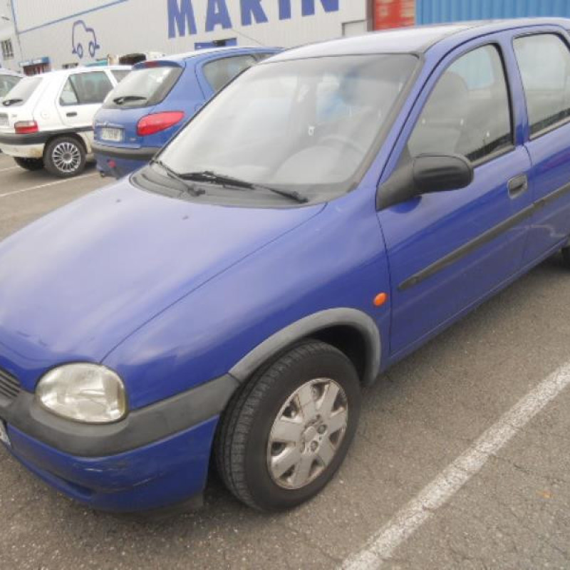 Vitre arriere droit OPEL CORSA B Photo n°1