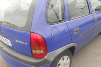 Vitre arriere droit OPEL CORSA B