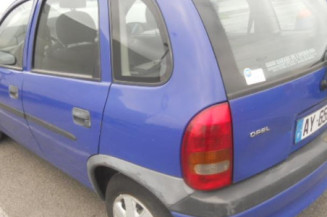 Vitre arriere droit OPEL CORSA B