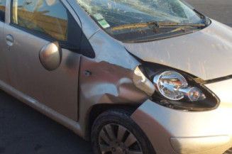 Pompe lave glace avant TOYOTA AYGO 1