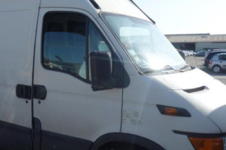 Serrure avant droit IVECO DAILY 3