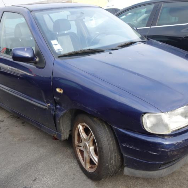 Leve vitre mecanique arriere gauche VOLKSWAGEN POLO 3 Photo n°3