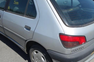 Vitre arriere gauche PEUGEOT 306