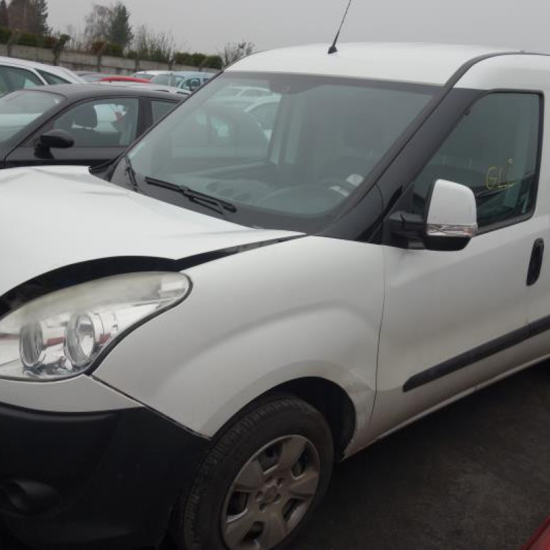 Pompe de direction FIAT DOBLO 2 Photo n°4