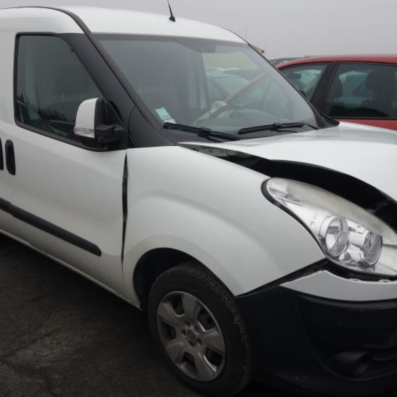 Pompe de direction FIAT DOBLO 2 Photo n°5