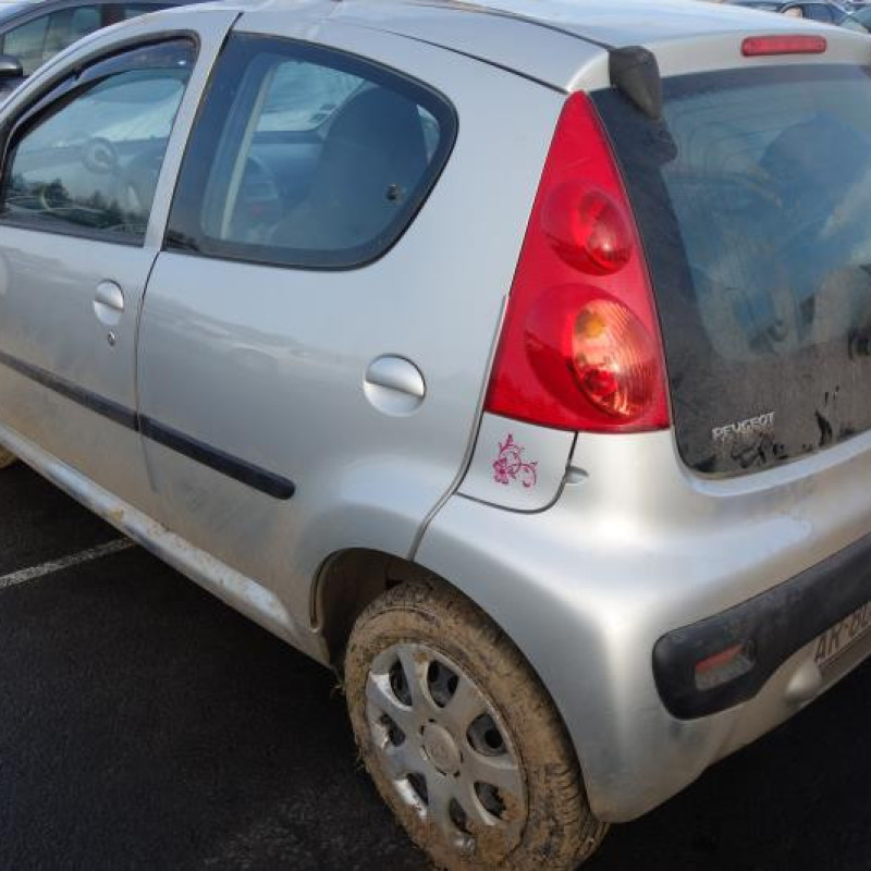 Lunette arriere PEUGEOT 107 Photo n°6