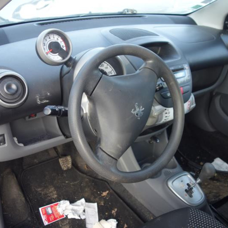 Poignee porte arriere droit PEUGEOT 107 Photo n°9