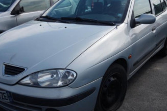 Pare choc arriere RENAULT MEGANE 1